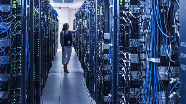 Should You Choose Cloud Servers Instead of Traditional Servers?