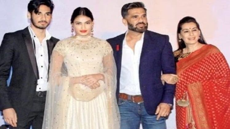 Suniel Shetty Bio, Net Worth, Weight, Age, Wiki, Filmography, Girlfriends, Wife Sunil Shetty with His Wife and Children