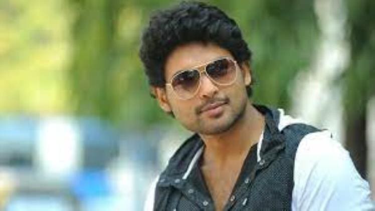 Ajinkya Deo Bio, Net Worth, Weight, Age, Wiki, Filmography, Girlfriends, Wife Download (91)