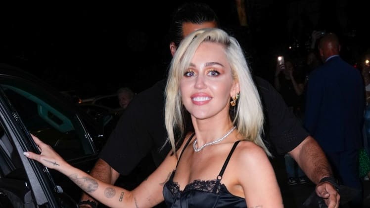 Miley Cyrus Net Worth Miley Cyrus is Seen at the Nbc Upfronts Dinner at Marea on News Photo 1673364279